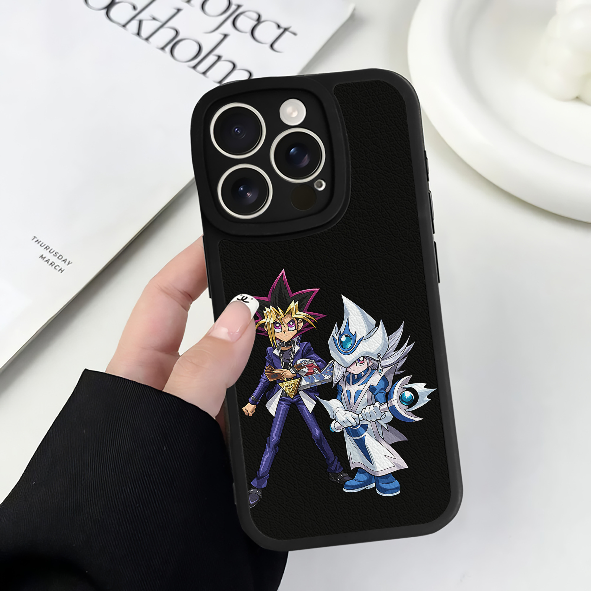 遊☆戯☆王 Yu-Gi-Oh! 【iPhone 16シリーズ対応】シリコンスマホケース（レザー調） 材質：シリコン